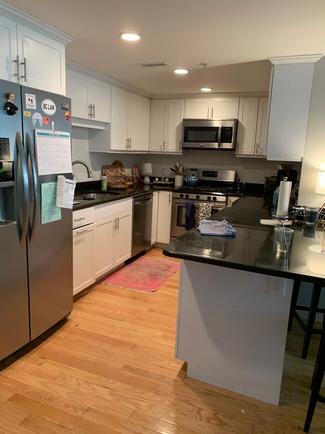 Building Photo - 2025 Commonwealth Ave Unit 2 Rental
