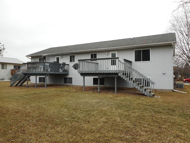Photo - 125 Rosewood Ln S