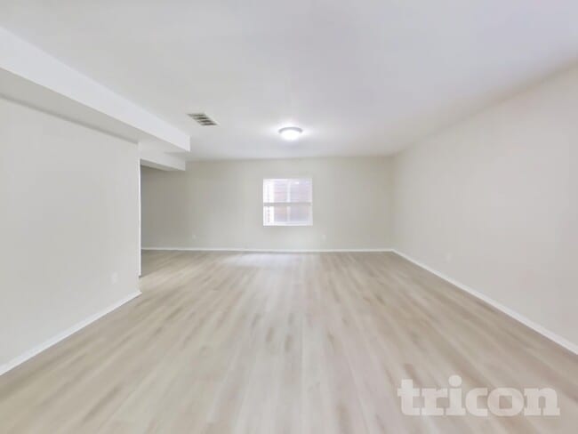 Photo - 565 Winebrook Way