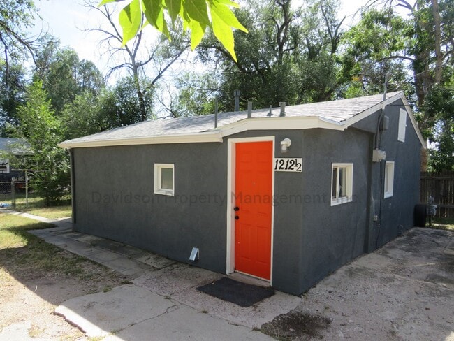 Building Photo - Updated Cottage Centrally Located Near The Olympic Training Center
