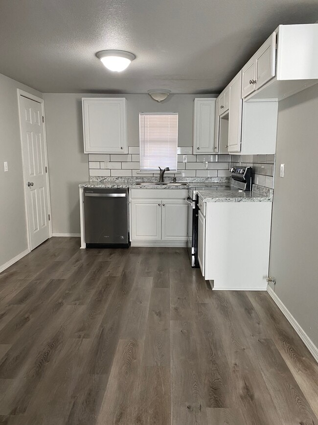 Photo - 430 W. 7th St