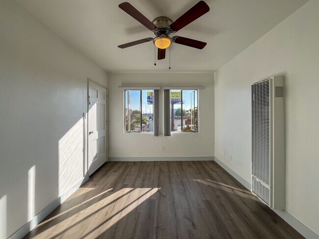 Photo - 5919-5925 Crenshaw Blvd