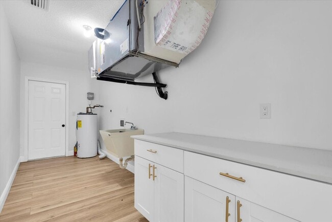 Photo - 1611 3rd Ave W
