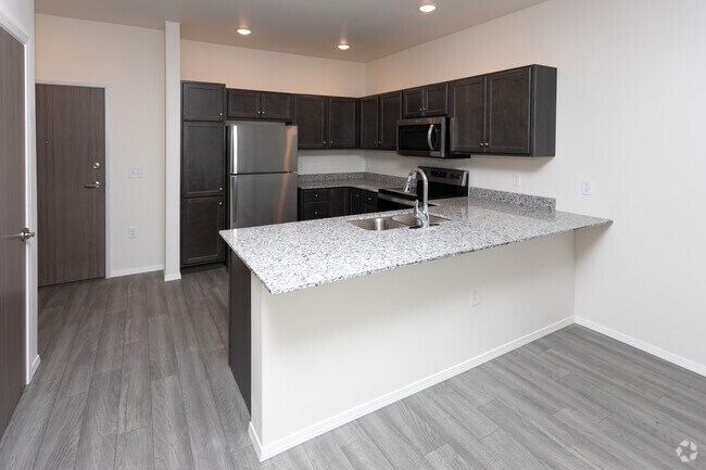 2BR, 2BA - 913SF - The Brett