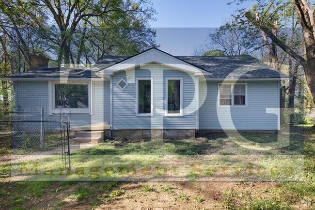 Building Photo - Newly Renovated, Pet Friendly Home in KCMO!
