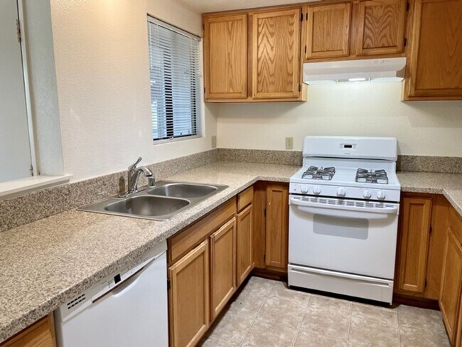 Photo - 2 Bedroom, 2 Bathroom in Cedar Creek with ...