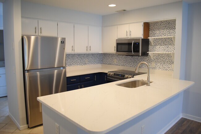 Photo - 1507 Military Cutoff Rd Unidad 207