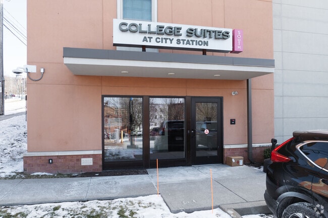 Entance - College Suites at City Station South