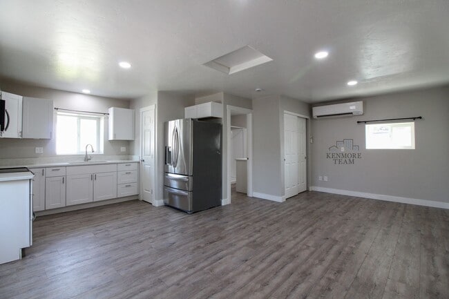Photo - 310 N 12th Ave
