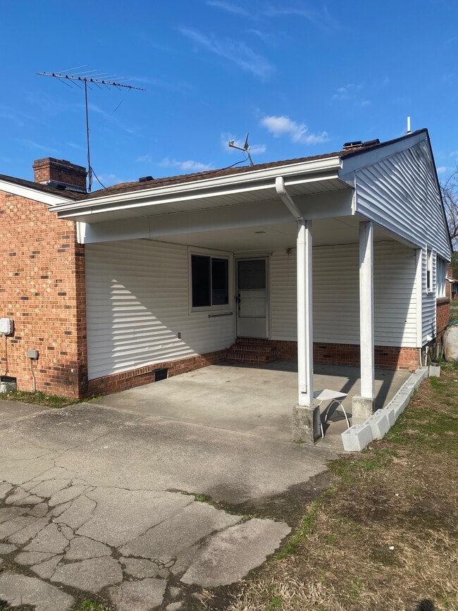 Photo - 805 Gardner St