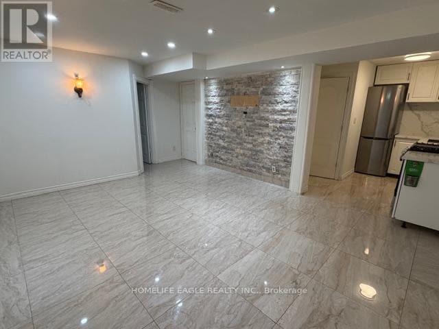 Photo - 366 Waratah Ave