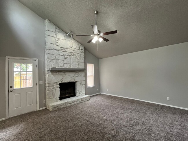 Photo - 3 bedroom house in Broken Arrow!