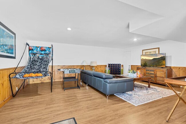 Photo - 707 Northumberland Heights Rd Unit ID1328904P