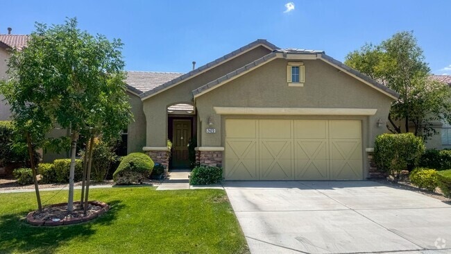 Building Photo - Discover your dream home in the heart of H...