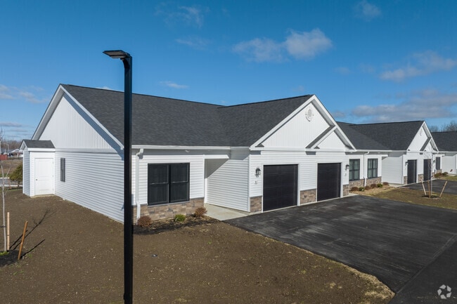 140 Slade Dr - Woodside Place