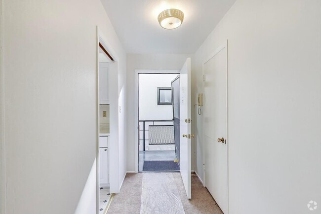 Building Photo - 100 Millbrae Ave Rental
