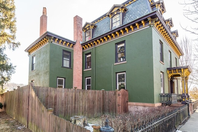 Photo - 37 E Pearl St