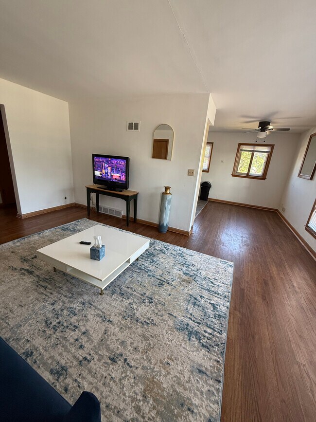 Natrual lighting - 9118 W Grantosa Dr Unit 5