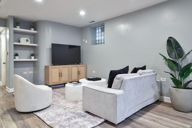 Photo - 3029 N Oakley Ave Unit ID1359759P