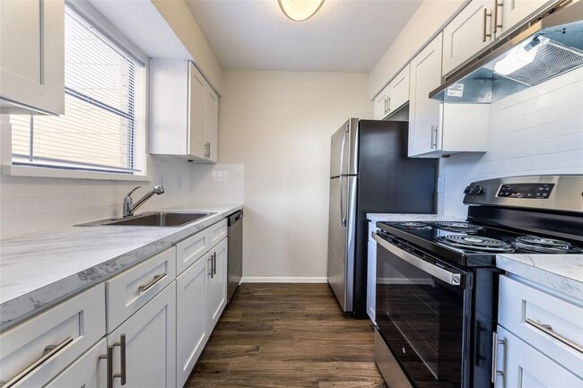 Photo - 210 W Lake Dr
