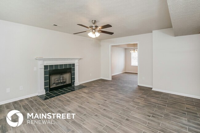 Photo - 658 Cornerbrook Ln