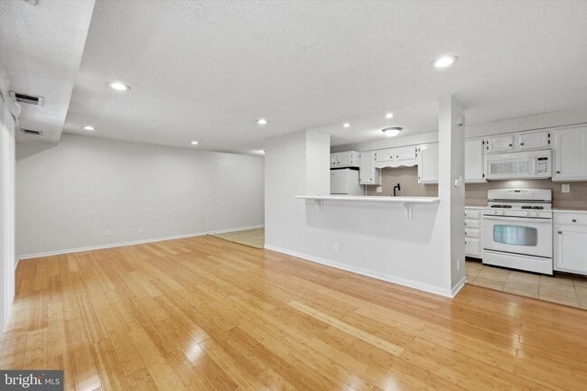 Photo - 100 Kenwood Dr
