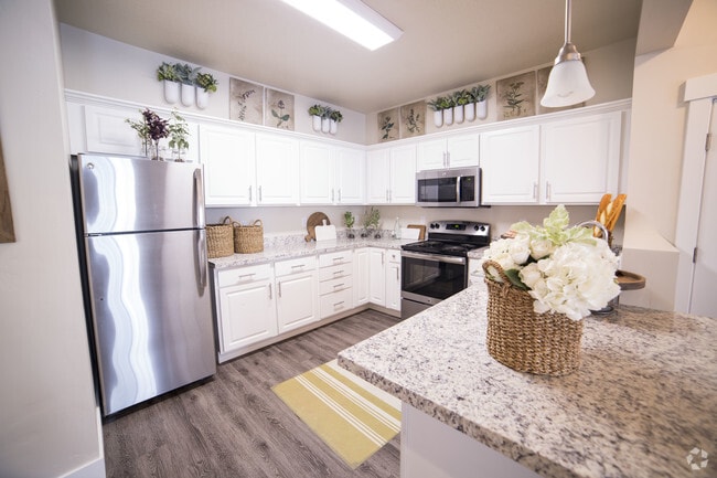 Updated Appliances!! - Draper Village Rental