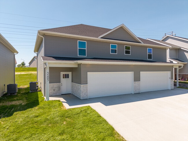 Building Photo - 5205 Silver Mill Dr