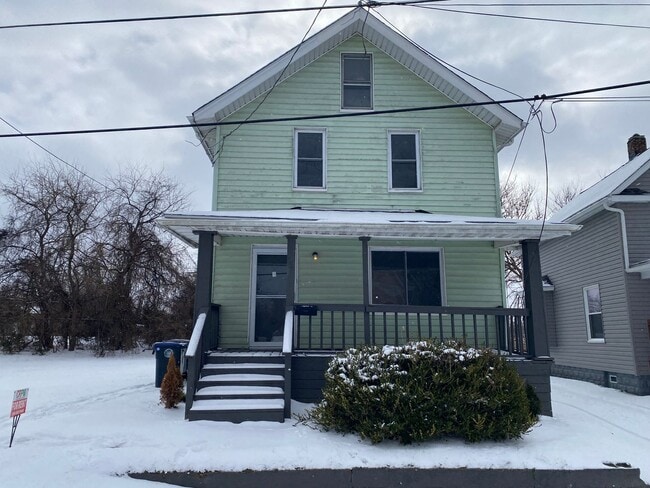 Building Photo - Spacious, Fully Updated 3BR/2BA on a Quiet Dead-End Street