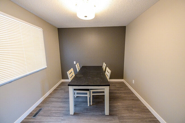 Photo - 9323-93109 109 Ave