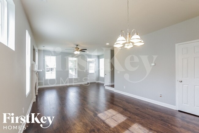 Photo - 713 Walnut Crossing Dr