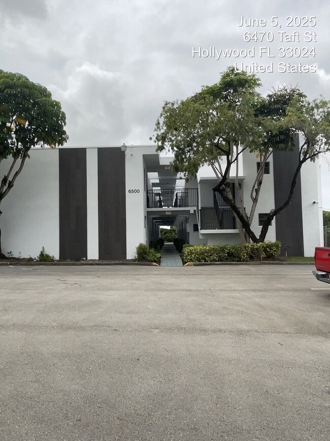 Taft Plaza Apartments - Taft Plaza Apartments