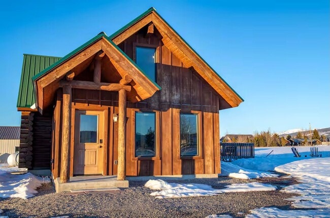 Building Photo - 5077 Pine Dr