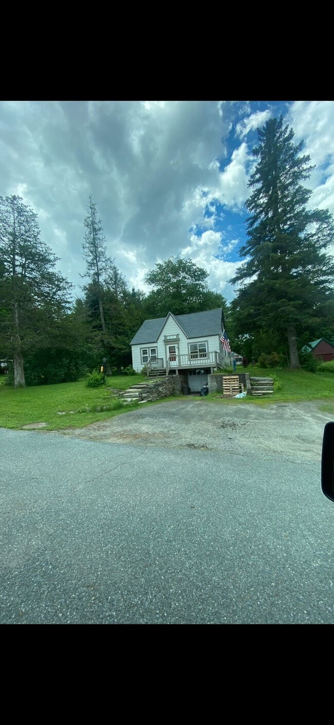 Building Photo - 47 E Gilson Ave Rental
