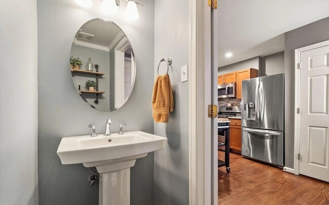 Photo - 1315 N Van Dorn St House