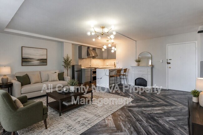 Building Photo - 922 24th St NW Unit 321