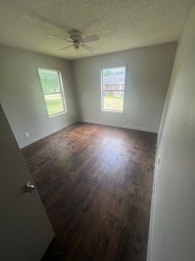 2 Bedroom Home -ALL UTILITIES INCLUDED! - 2 Bedroom  Home -ALL UTILITIES INCLUDED! Unit 107 washington