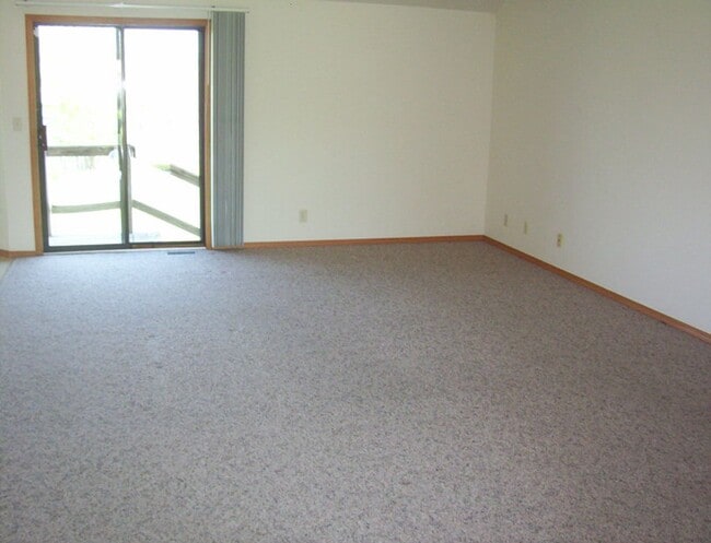 Photo - Beautiful 3 bedroom house in quiet mature neighborhood!