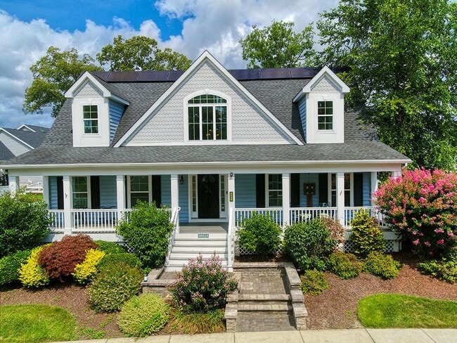 Building Photo - Spacious 3BR / 3.5BA Single family home • 2,500 Sq Ft • Baywood
