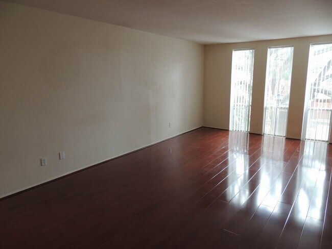 Photo - 4641 Wild Indigo St Unit 445