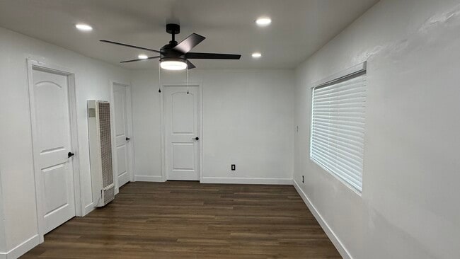 Photo - 6506 Regent St