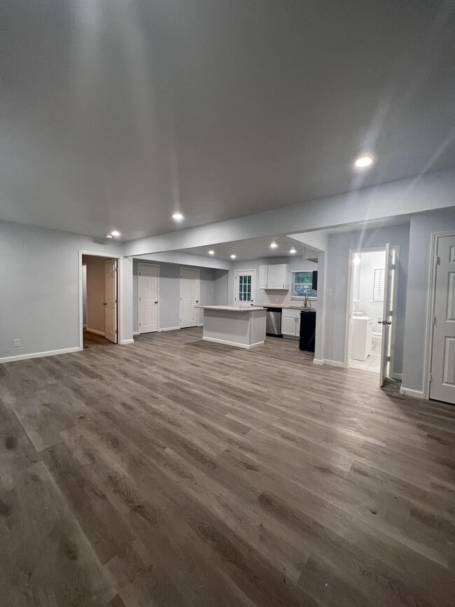 Photo - 2811 Tisinger Ave