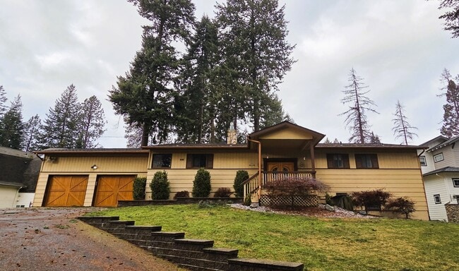 Building Photo - Beautiful, Large, 4-Bed, 3-Bath Home on Avondale Golf Course