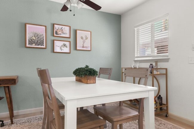 Photo - 1337 N Pershing Ave Unidad B