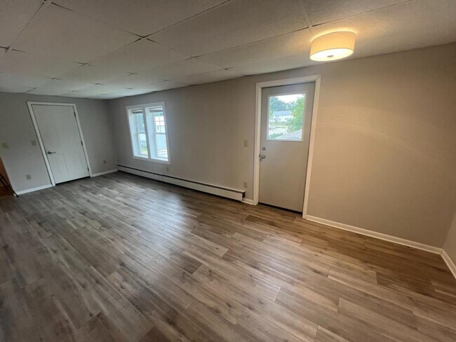 Photo - 10729 Main St