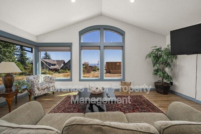 Building Photo - 7009 Stanich Ave Rental