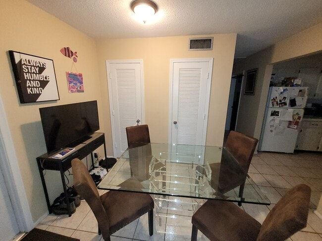 Photo - 230 NE 41st St Unit 3