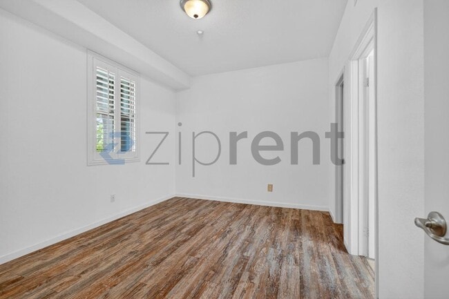 Photo - 1836 Olive Green St