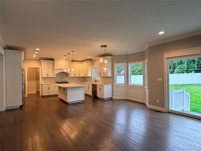 28 Fern Dr E