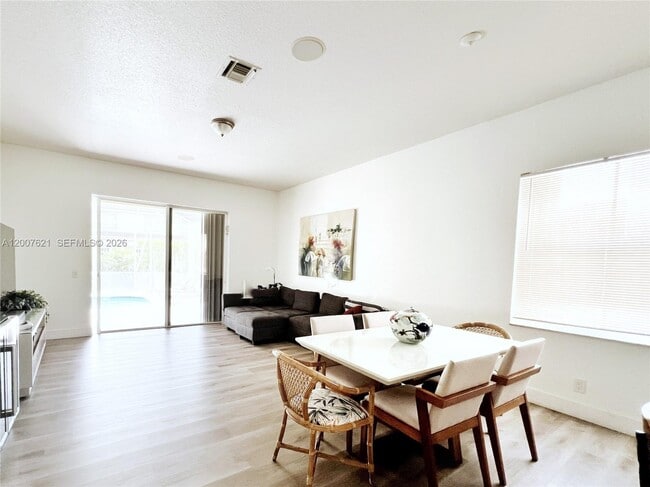 Photo - 1901 Cedar Ct